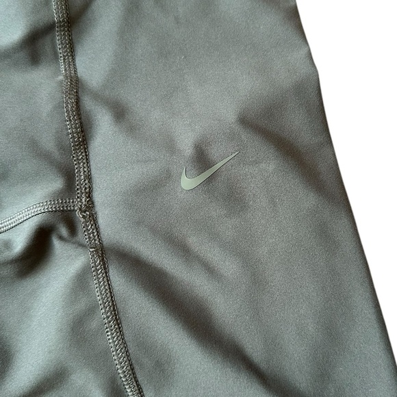 Women’s Army Green Nike Dri-Fit Leggings Size Medium - Picture 5 of 6